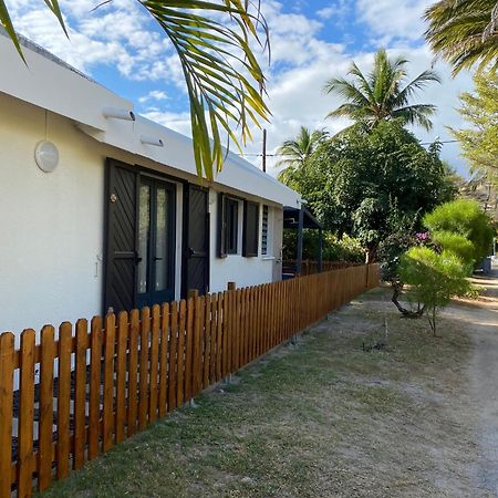 Villa & Bungalow 'Coco Des Sables' Les Pieds Dans L'Eau ลาซาลีน เลอแบ็ง ภายนอก รูปภาพ