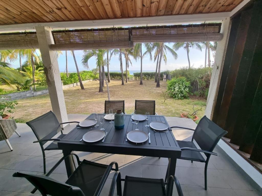 Villa & Bungalow 'Coco Des Sables' Les Pieds Dans L'Eau ลาซาลีน เลอแบ็ง ภายนอก รูปภาพ