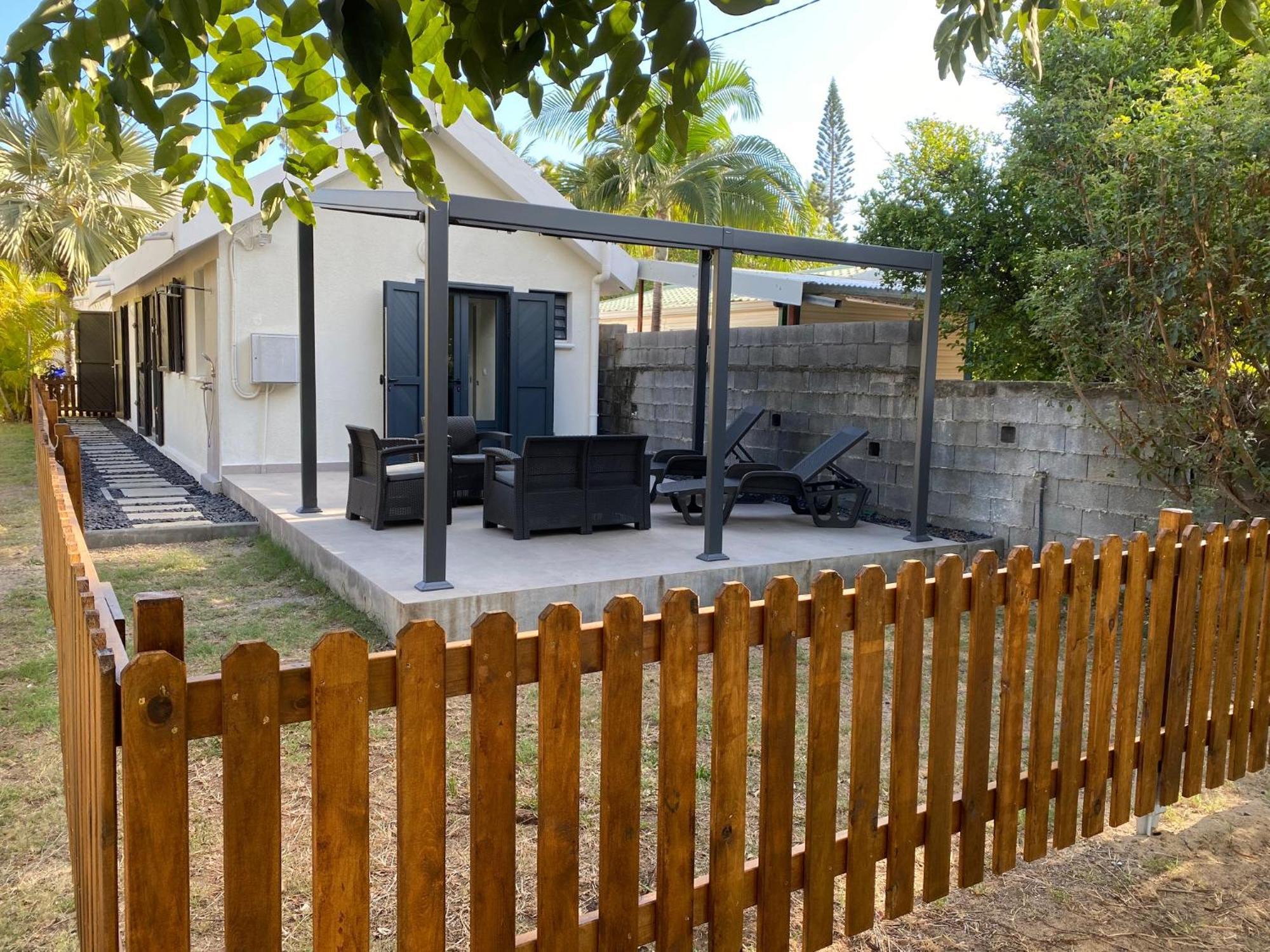 Villa & Bungalow 'Coco Des Sables' Les Pieds Dans L'Eau ลาซาลีน เลอแบ็ง ภายนอก รูปภาพ