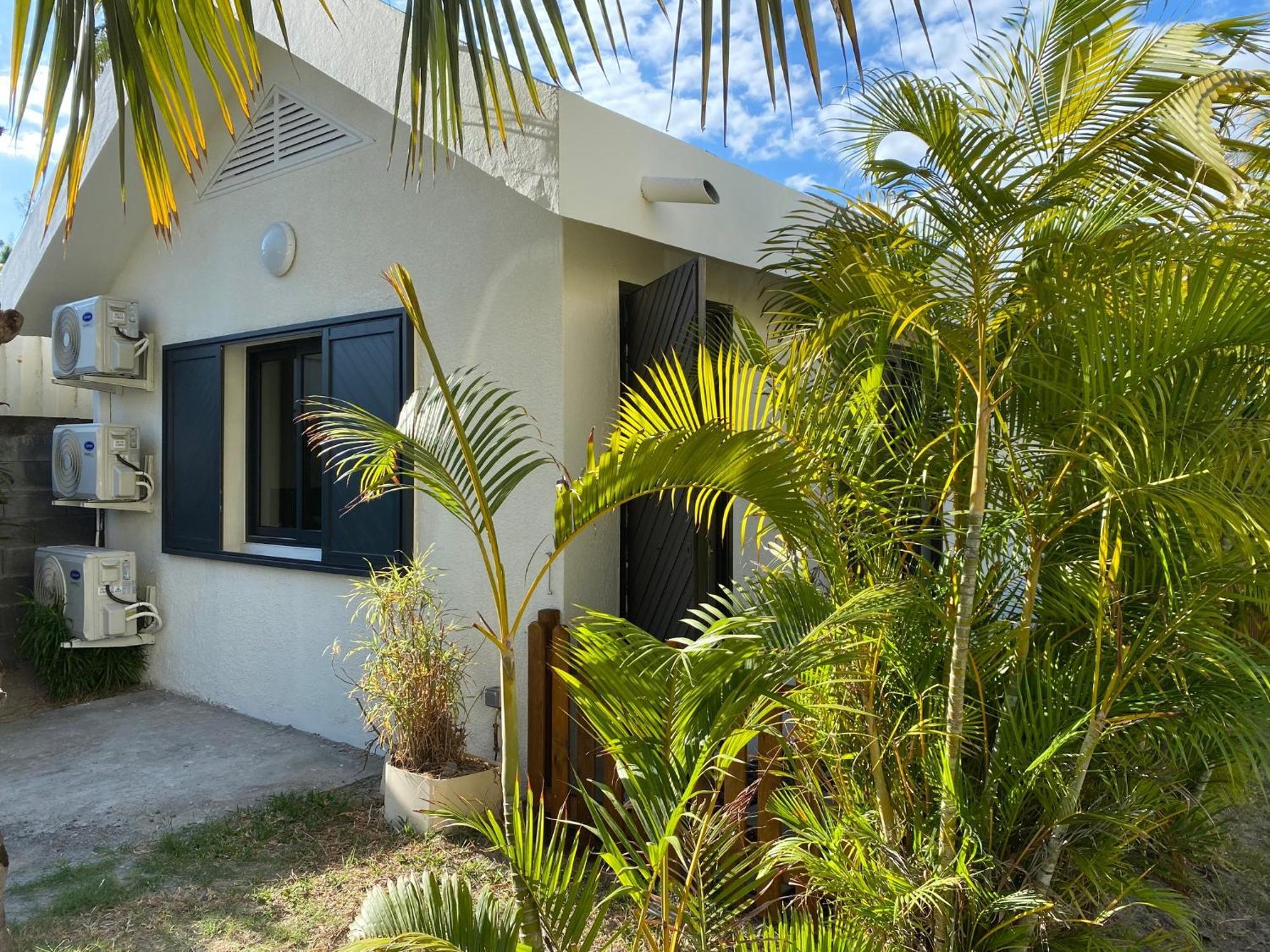Villa & Bungalow 'Coco Des Sables' Les Pieds Dans L'Eau ลาซาลีน เลอแบ็ง ภายนอก รูปภาพ